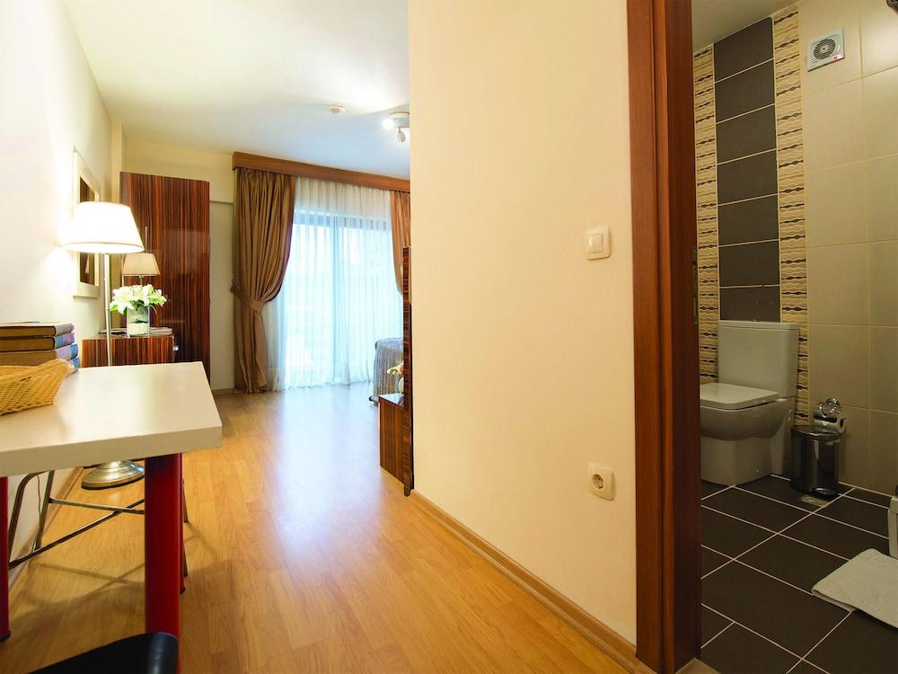 Blueway Hotel Residence Istanbul Exteriör bild